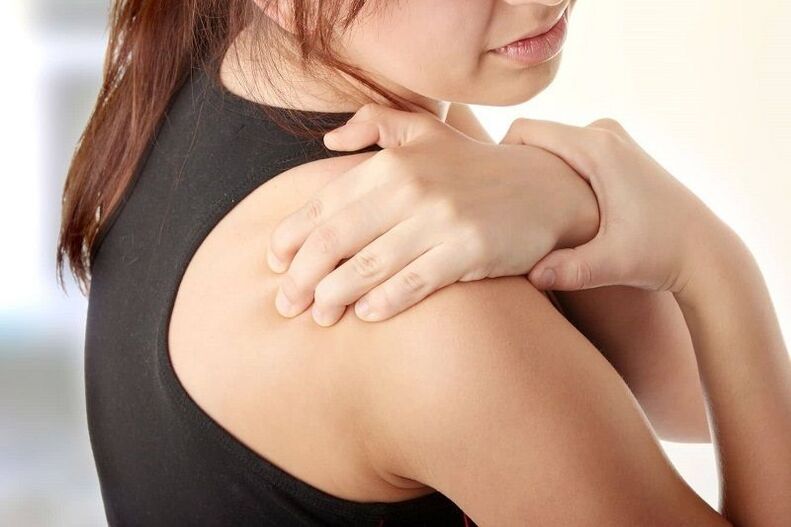 With cervical osteochondrosis, pain radiates to the shoulder